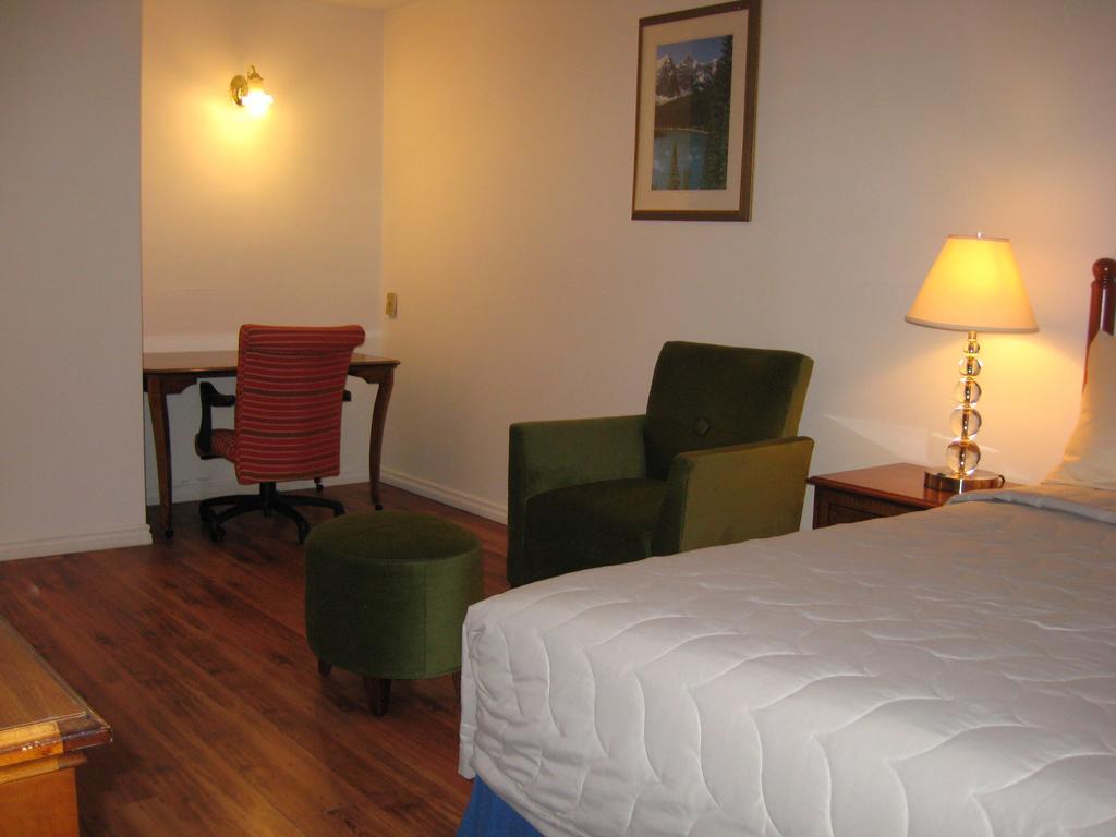 Royal City Motor Inn Brooks Room photo